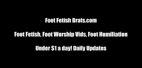 trendsI need two girls who know how to worship feet